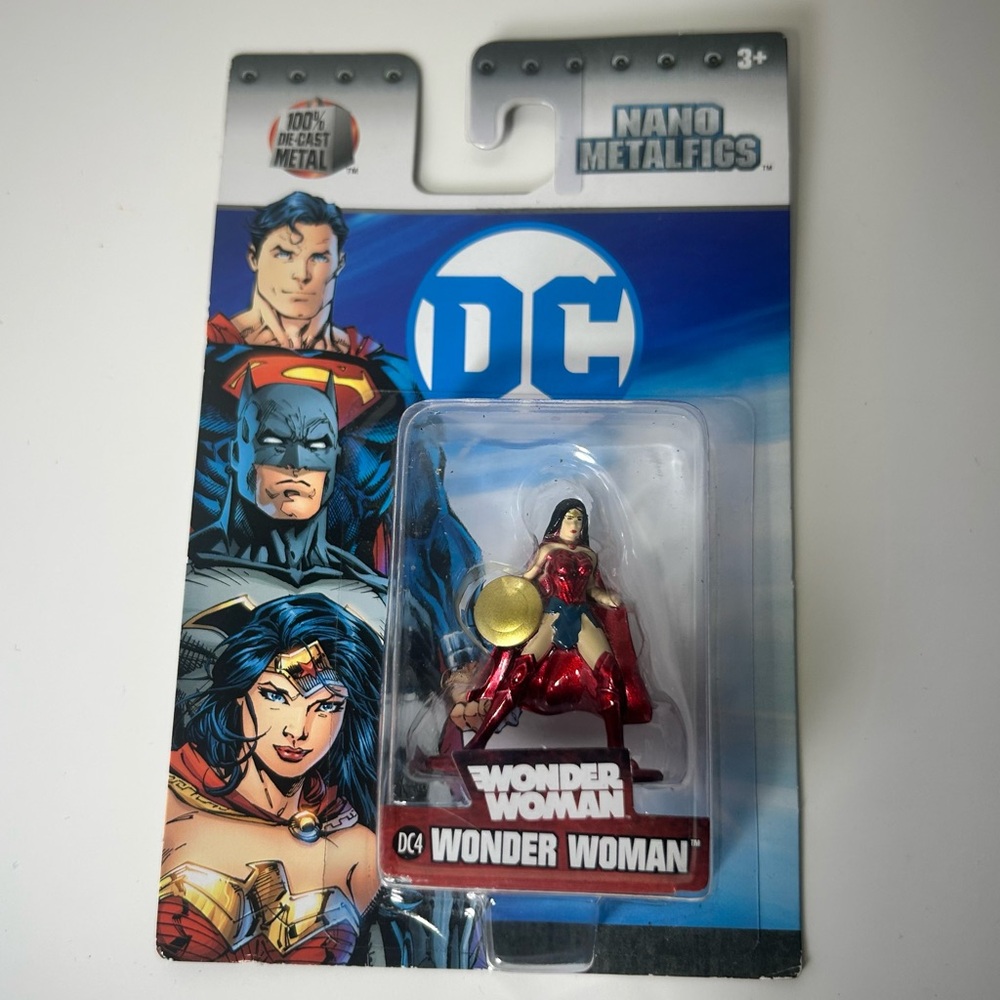 DC Nano Metalfigs Wonder Woman in Red and Gold
